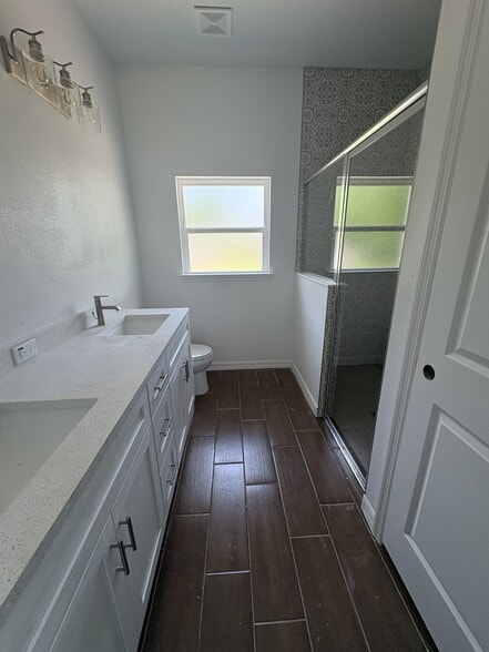Building Photo - 554 Ronnoc Ln