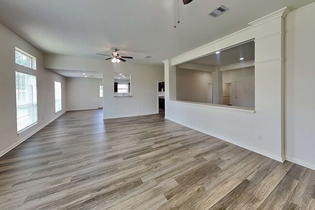 Building Photo - 383 Hyland Ln
