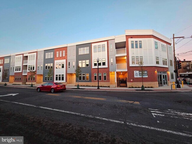 Building Photo - 200 Hamilton Ave