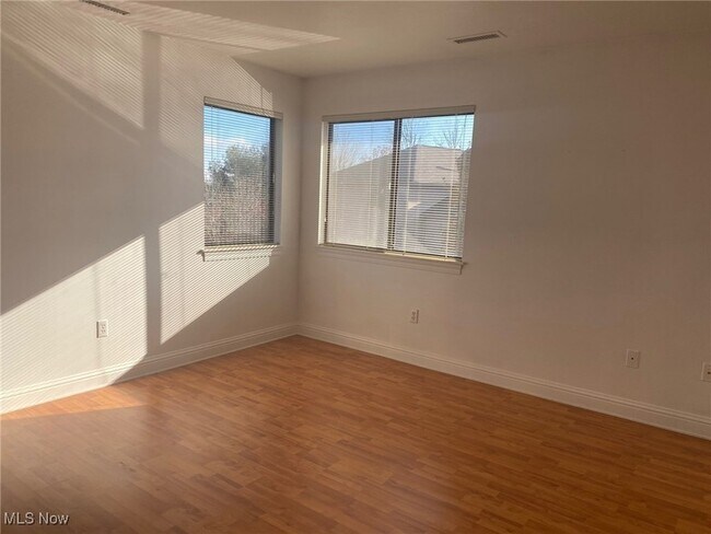 Building Photo - 3800 Rosemont Blvd
