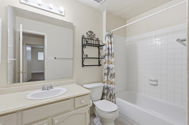 Building Photo - 16315 Dew Drop Ln