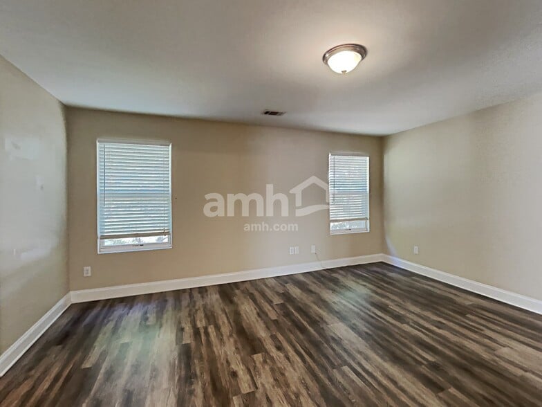 Building Photo - 2774 Jordan Ln