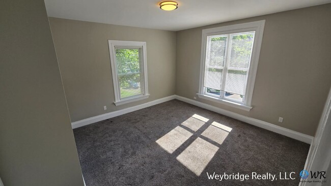 Building Photo - 4 Bedroom 1.5 Bathroom House in Norwood