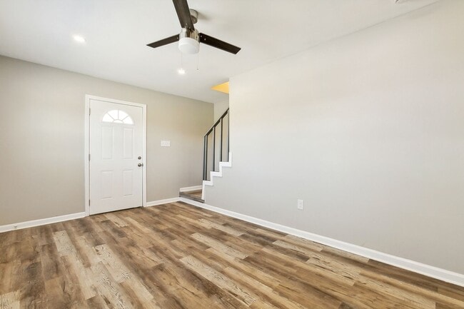 Building Photo - Section 8 Only | Renovated 2BR / 1.5BA | 1,020 Sq Ft Townhouse