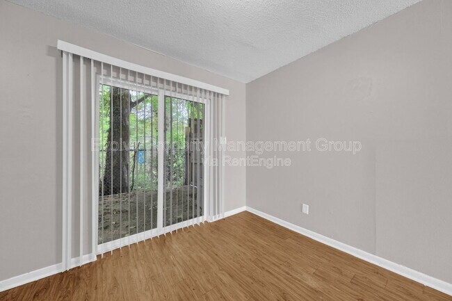 Building Photo - 696 Hobbs Dr