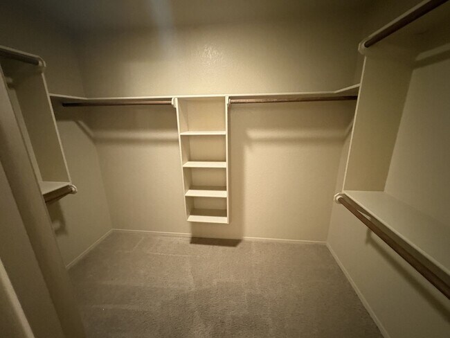 Building Photo - Eastside 4-bedroom 2.5-bathroom home with community pool