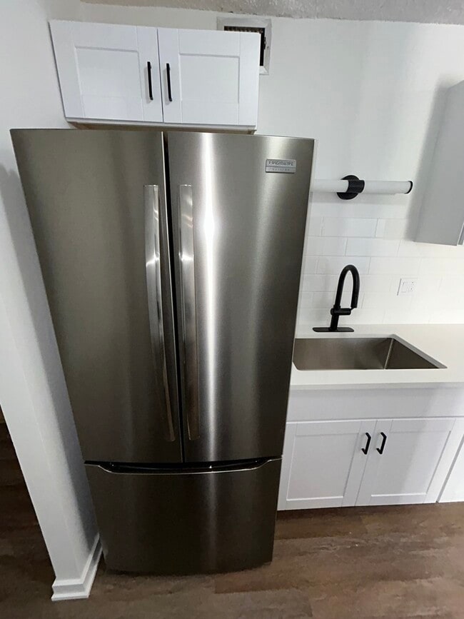 Building Photo - 9128 W Terrace Dr