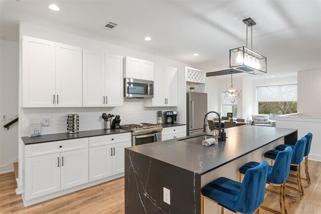 Building Photo - 1417 Kramer Ln