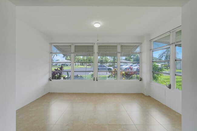 Building Photo - 1142 Cir Terrace W