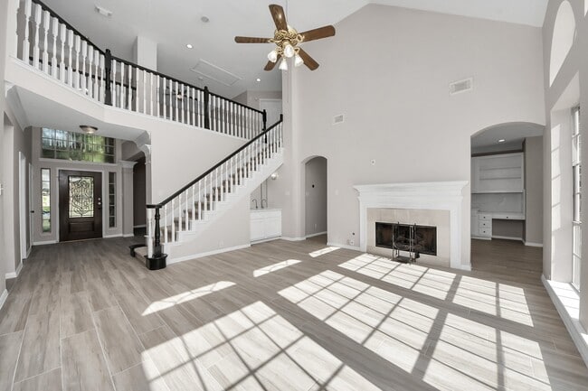 Building Photo - 1335 Crescent Pkwy Ct