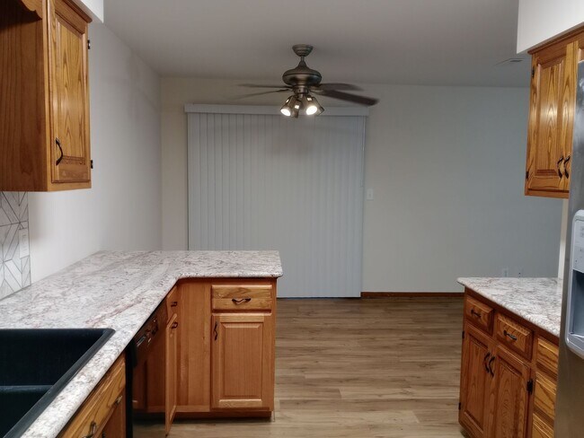 Building Photo - Charming 3 Bedroom, 2 Bath Single Family H...