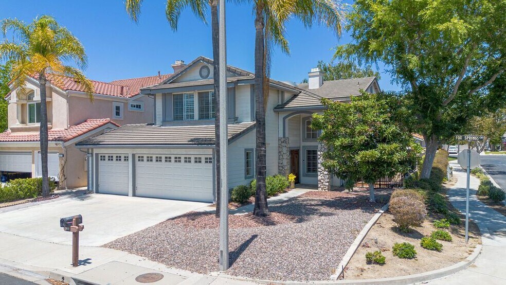 Building Photo - 1651 Fox Springs Cir
