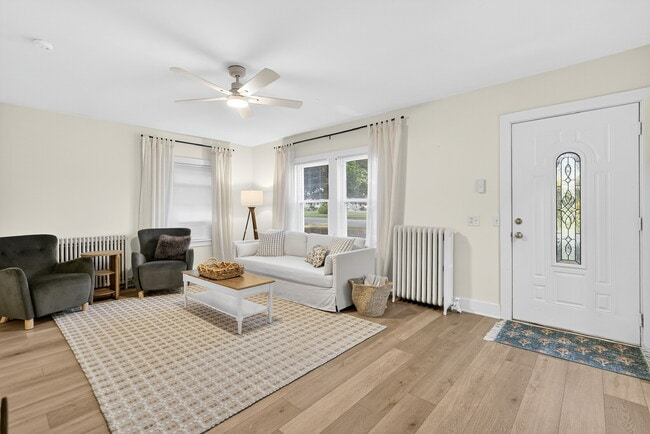 Building Photo - 1389 Mt Pleasant Rd