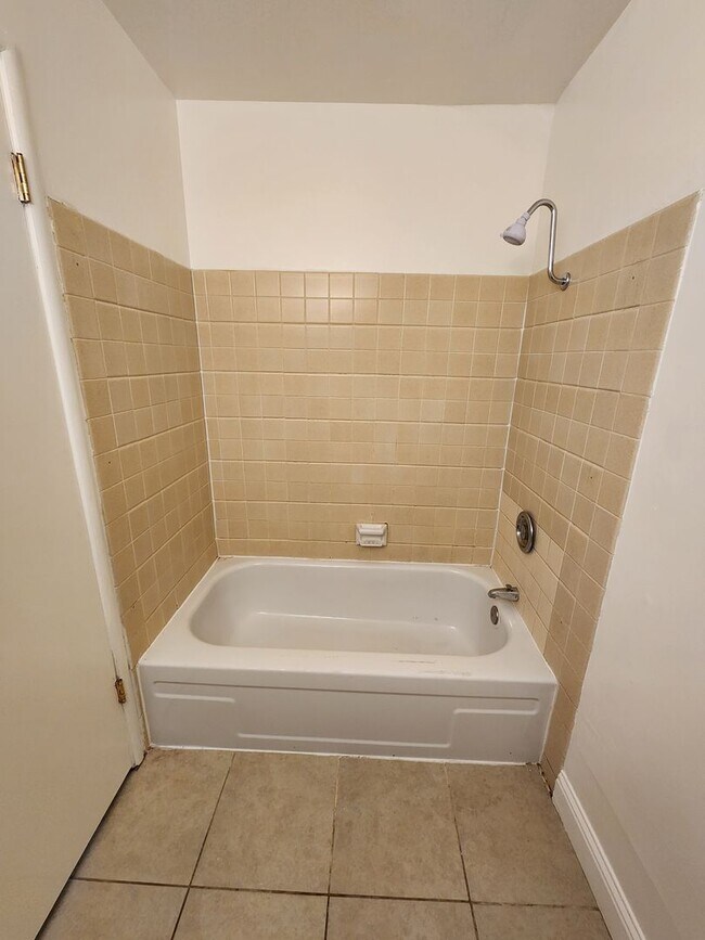 Building Photo - 2010 18th St