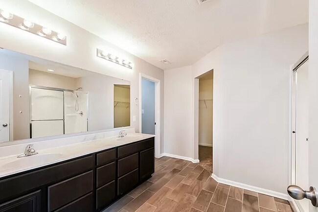 Building Photo - 1368 W Wyndstone Way