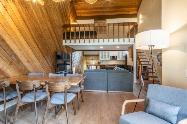 Building Photo - Spacious Snowcreek III Condo – Winter Rental