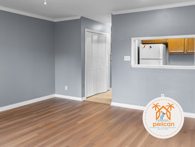 Building Photo - Bright townhome in the heart of Pensacola