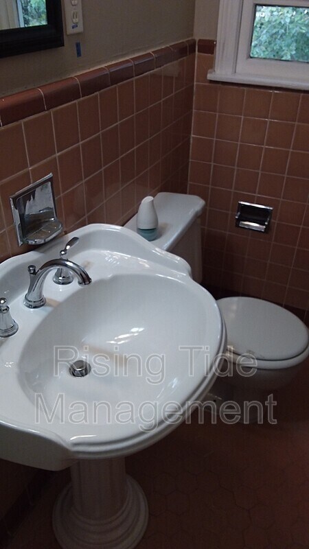 Building Photo - 316 20th Ave NE