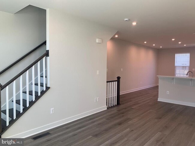 Building Photo - 14036 Sunrise Valley Dr