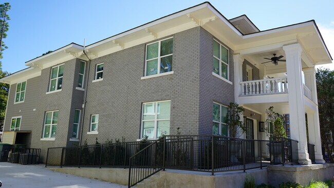 Primary Photo - 26 N McLean Blvd