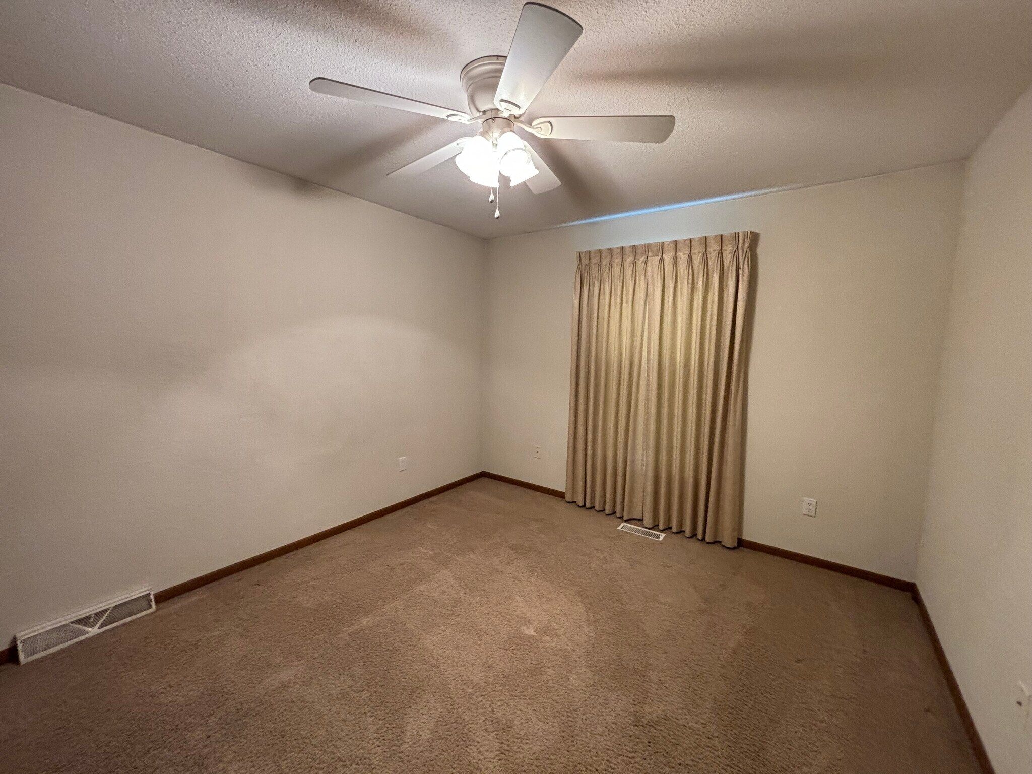 Building Photo - 2109 Hummingbird Dr