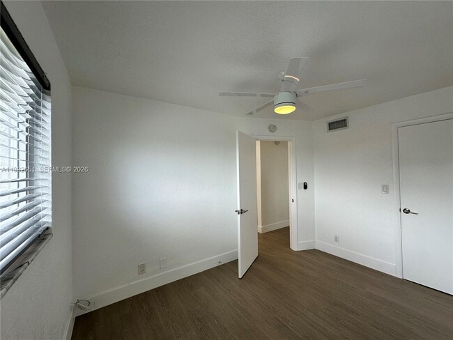 Building Photo - 913 NE 17th St