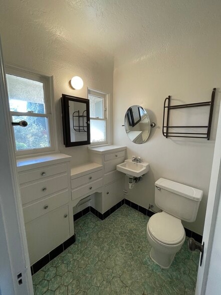 Building Photo - 771 Freeman Ave