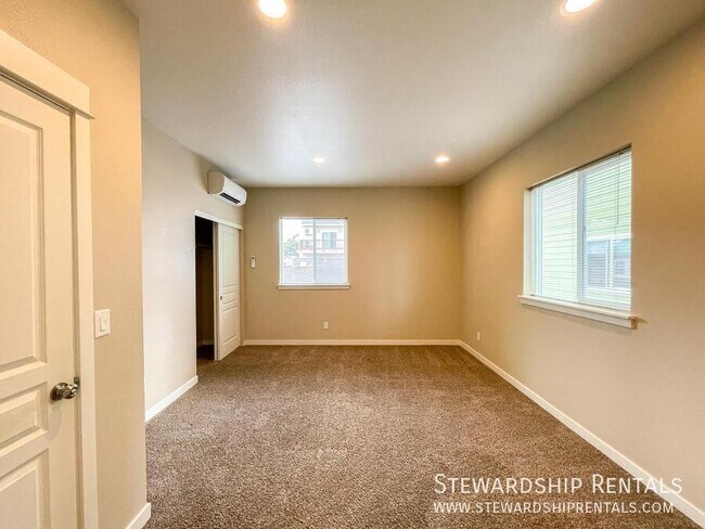 Building Photo - 1752 Mill St