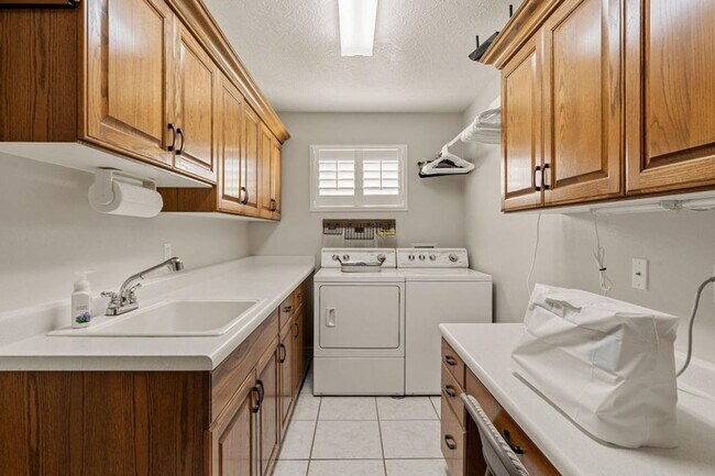 Building Photo - Beautiful Foremaster Ridge Home