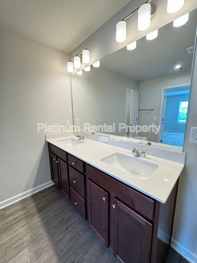 Building Photo - 5473 Cascade Ridge SW