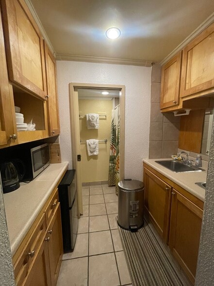 Building Photo - 75-5776-5776 Kuakini Hwy