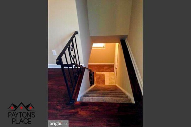 Building Photo - Spacious Single Family home with Huge Back...