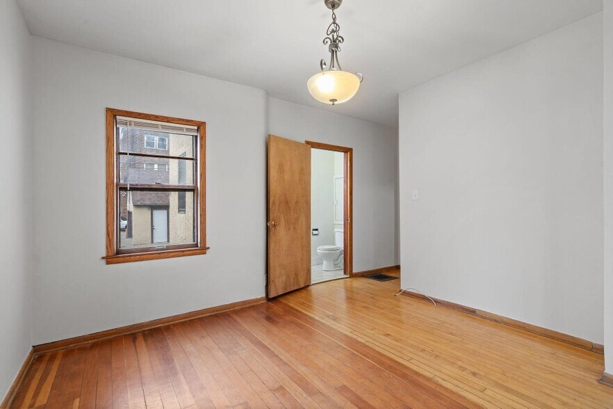 Building Photo - 2744 Fremont Ave S