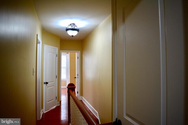 Building Photo - 18 N Ithan St