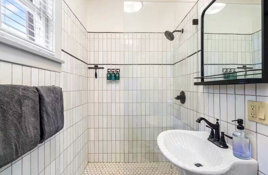 Building Photo - 311 N 3rd Ave