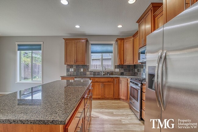 Building Photo - Spacious 4  BD Home with Modern Upgrades in Vancouver