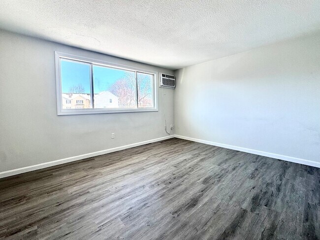 Building Photo - 50-58 Walnut Street Unit 11