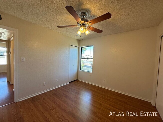 Building Photo - 465 W Ivyglen St