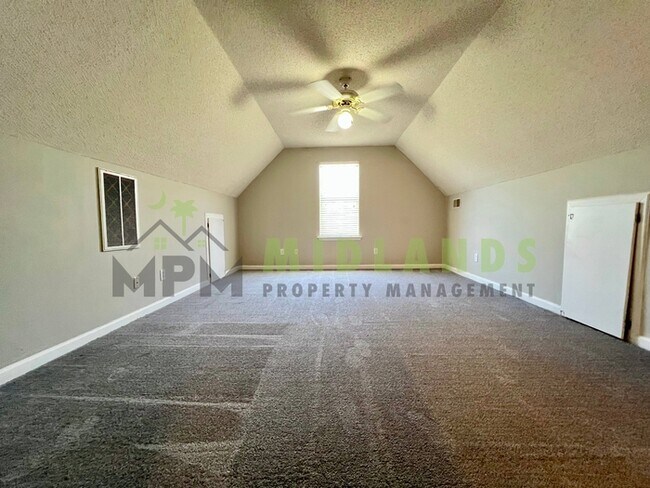 Building Photo - 5 Bridle Path Court