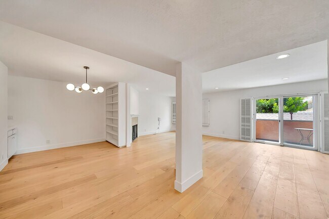 Building Photo - 4424 Coldwater Canyon Ave