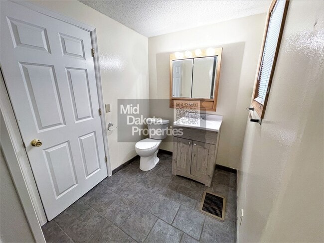 Building Photo - 700 S Wisconsin- 3 bedroom house