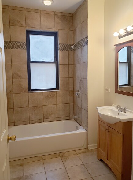 Building Photo - 5435 S Hermitage Ave