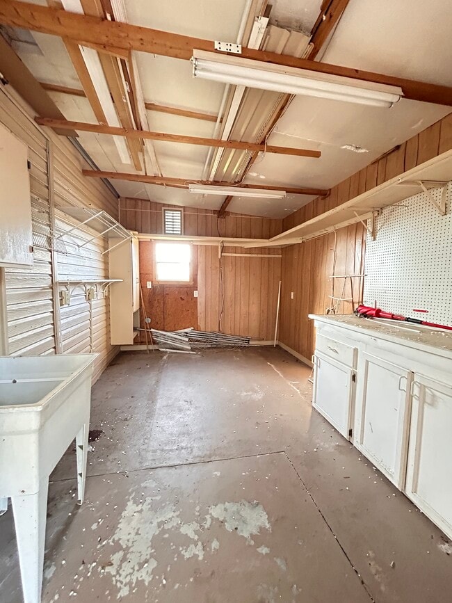 Building Photo - 38816 Bronco Dr