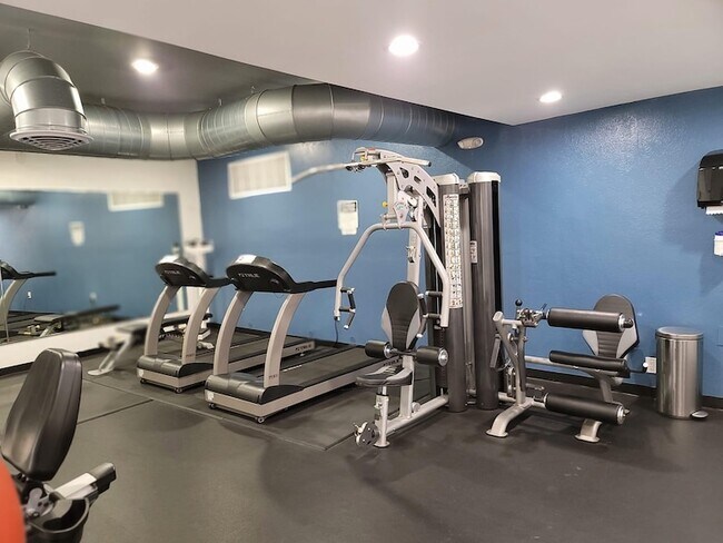 Building Photo - 401 Golden Isles Dr