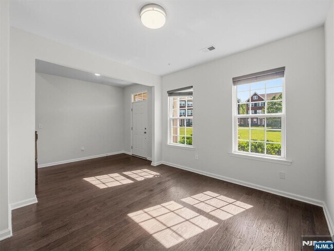 Building Photo - 18 Litchfield Ln