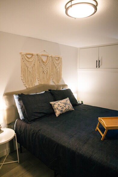 Building Photo - 3805 E 11th St