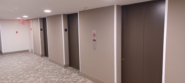 Building Photo - 2311 Pimmit Dr