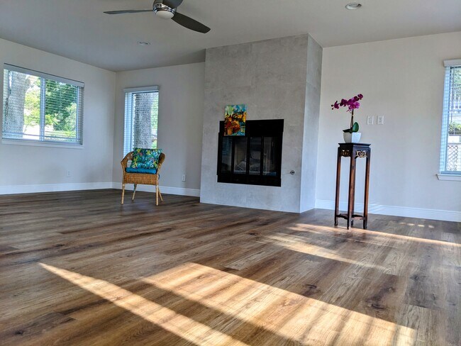 Building Photo - 6815 Bayridge Ter