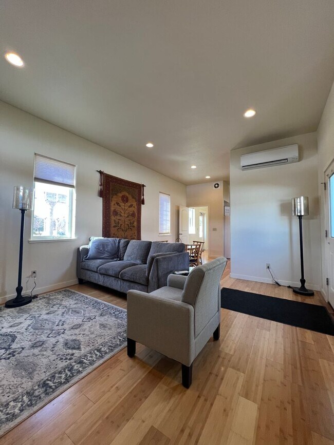 Building Photo - Furnished one Bedroom Apartment on 27 Acre Estate | Available Now