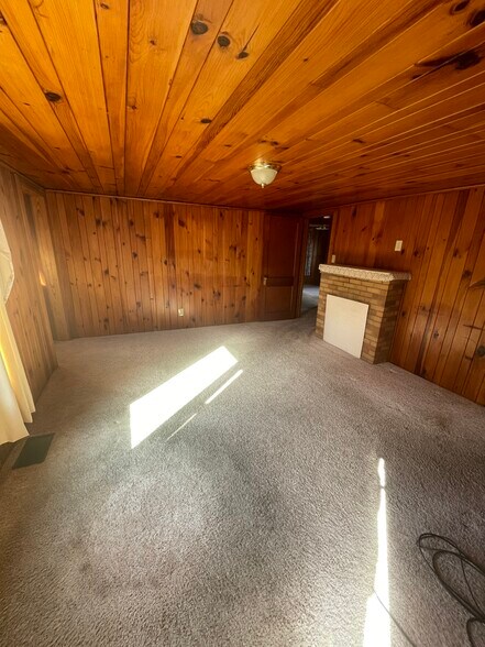 Building Photo - 679 Sand Hill Rd